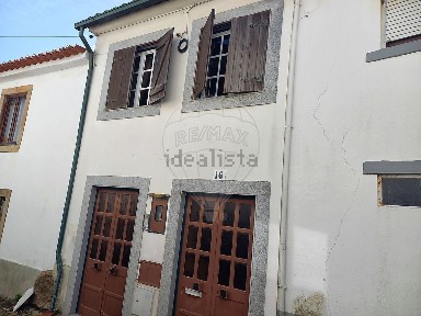 Moradia independente à venda na Rua Rica