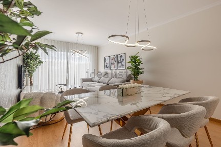 Apartamento T2 à venda na Rua Padre Agostinho de Freitas