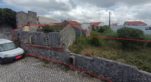 Moradia independente à venda na Rua das Piteiras