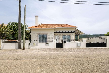 Moradia independente à venda em Aljubarrota