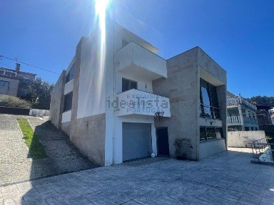Moradia independente à venda na Rua da Andoreira