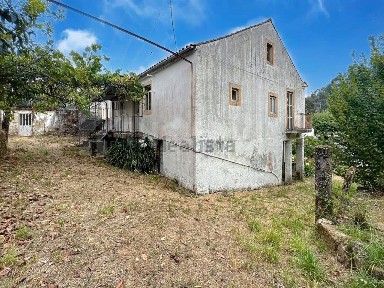Moradia independente à venda em Escolinhas
