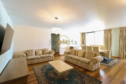 Apartamento T3 à venda no Beco Madureira