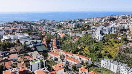 Apartamento T3 à venda em Santo António