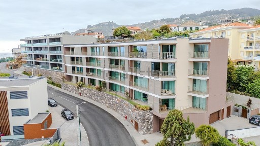 Apartamento T3 à venda na Rua Padre Pita Ferreira