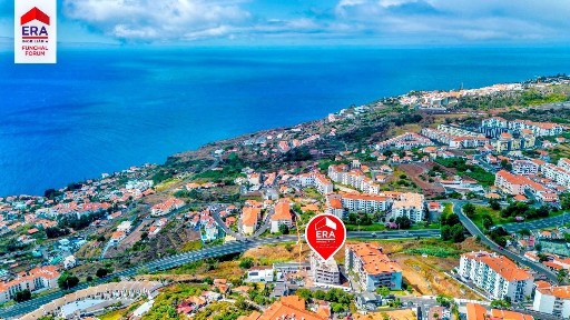 Apartamento T3 à venda na Rua Alberto Teixeira