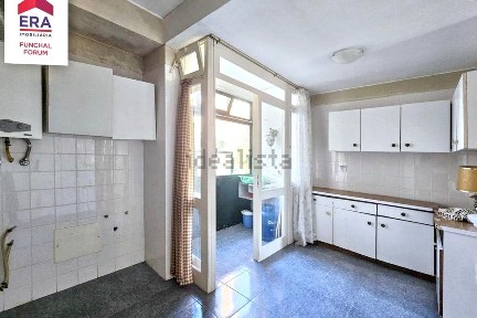 Apartamento T2 à venda na Rua do Bairro da Ajuda s/n