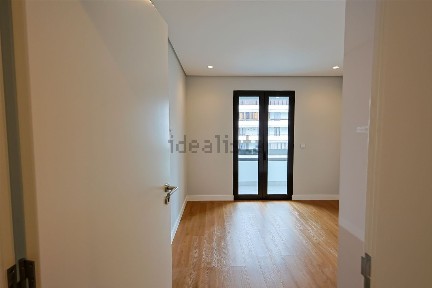 Apartamento T2 à venda na Avenida Luís de Camões, 17 b
