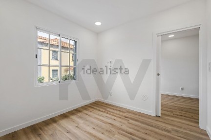 Apartamento T1 à venda na Rua do Bairro da Ajuda, 4