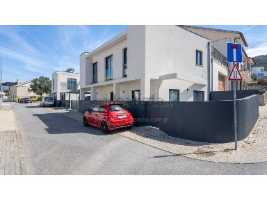Moradia independente à venda em Vila Praia de Âncora