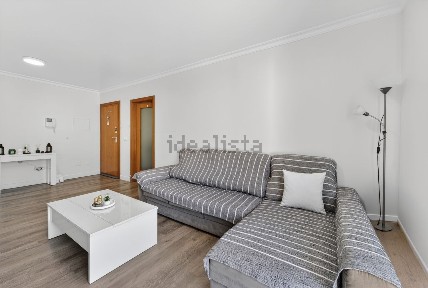 Apartamento T1 à venda na Rua Alberto Teixeira, 4