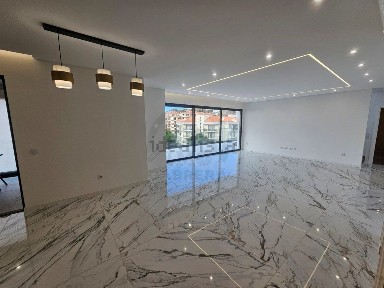 Apartamento T3 à venda na Estrada do Garajau