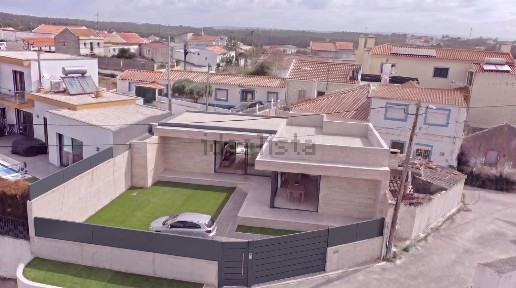 Moradia independente à venda na Travessa do Caldinho s/n