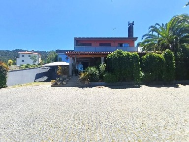 Moradia independente à venda em Geraz do Lima e Deão