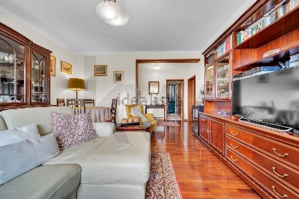 Apartamento T3 à venda na Rua Canto do Ribeiro s/n