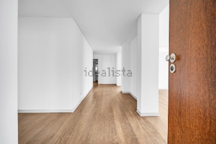 Apartamento T4 à venda na Rua Doutor Brito Câmara