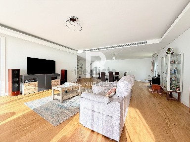 Apartamento T4 à venda na Estrada Monumental
