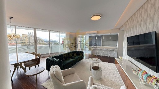 Apartamento T4 à venda na Avenida Major Reis Gomes