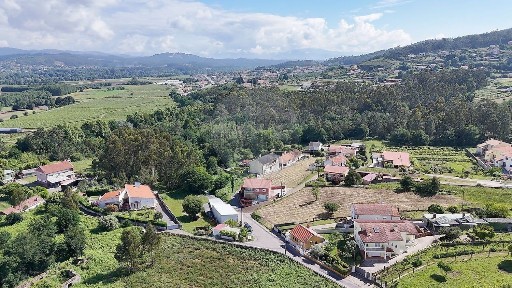 Moradia independente à venda na Rua Traz das Quintas