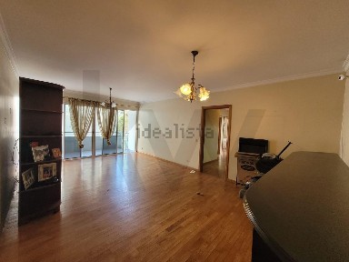 Apartamento T3 à venda na Rua Tenente Coronel Sarmento s/n