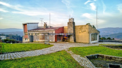 Quinta ou casa rústica à venda em Chaviães