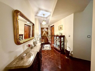 Apartamento T4 à venda em Santo António
