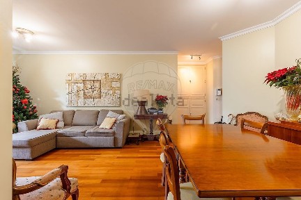 Apartamento T2 à venda na Rua da Praia Formosa