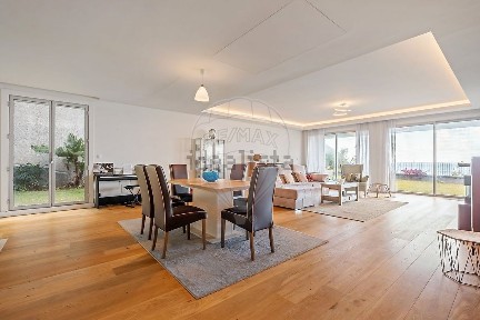 Apartamento T4 à venda na Rua da Praia Formosa