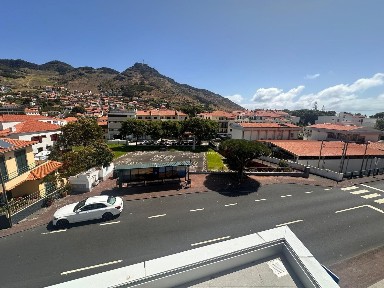 Apartamento T1 à venda na Rua Infante D.Henrique, 35