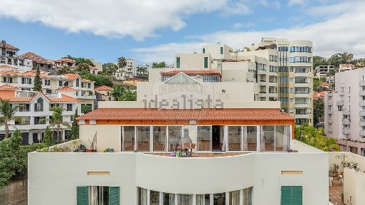 Apartamento T4 à venda na Rua Henrique Franco Pintor