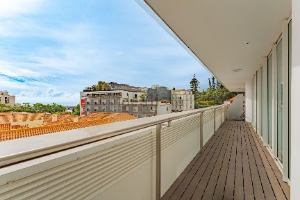 Apartamento T4 à venda na Rua Doutor Brito Câmara