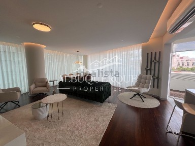 Apartamento T4 à venda na Rua Major Reis Gomes