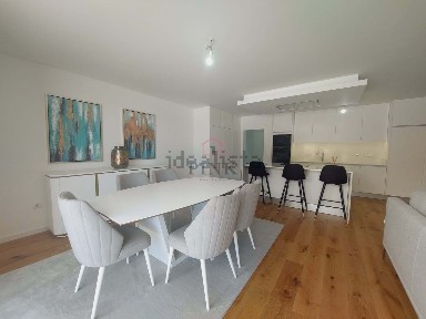 Apartamento T5 à venda em São Pedro