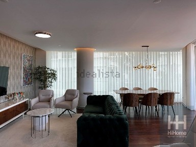 Apartamento T4 à venda na Rua Major Reis Gomes