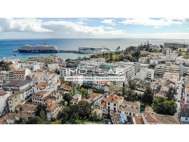 Apartamento T4 à venda em Dr.João Brito Câmara, 9
