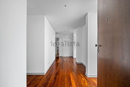 Apartamento T4 à venda na Rua Major Reis Gomes
