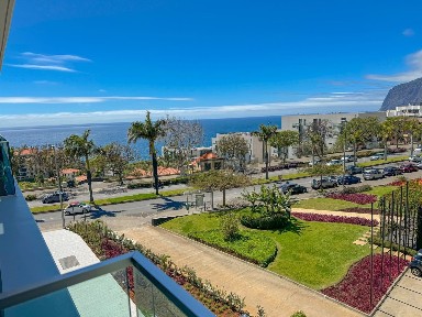 Apartamento T1 à venda na Estrada Monumental