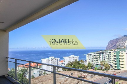 Apartamento T3 à venda na Rua Dr António Salles Caldeira, 11