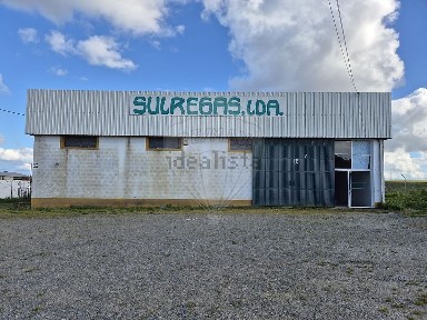 Arrendamento de armazém em Santa Clara de Louredo