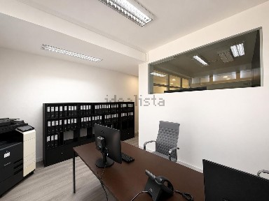 Arrendamento de espaço comercial na Avenida Fernando Namora