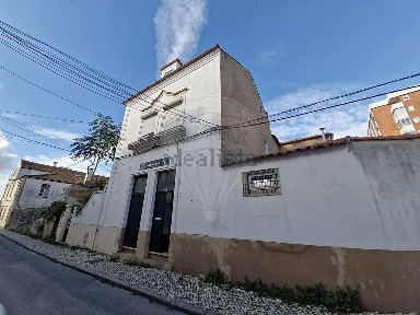 Arrendamento de espaço comercial na Rua Fonseca Pinto
