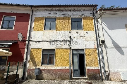 Arrendamento de espaço comercial na Praça Marquês de Marialva s/n