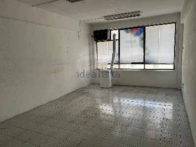 Arrendamento de espaço comercial na Avenida Sá da Bandeira