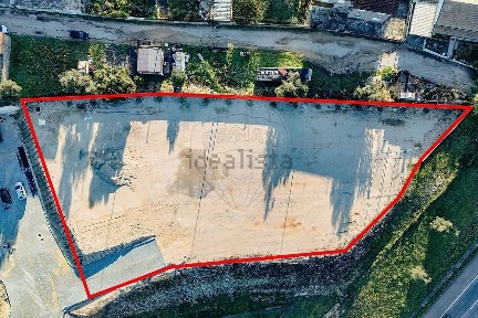 Arrendamento de armazém na Rua Alto das Forcadas