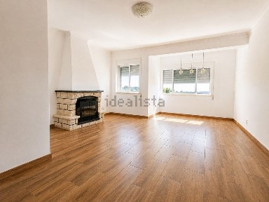 Apartamento T2 à venda em Sé e São Lourenço