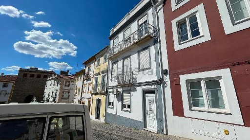 Apartamento T3 à venda na Praça da República
