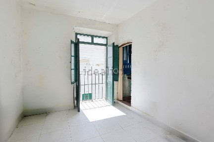 Apartamento T1 à venda na Rua Direita