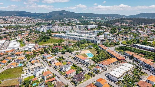 Moradia independente à venda em Ferreiros e Gondizalves
