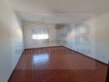 Apartamento T3 à venda na Rua do Aqueduto da Amoreira
