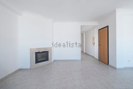 Apartamento T3 à venda na Rua Henrique de Menezes